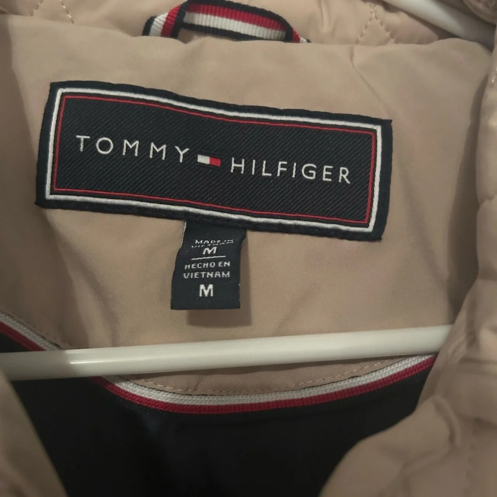 Tommy Hilfiger Tan Puffer Jacket with Quilted Design - Picture 5 of 15